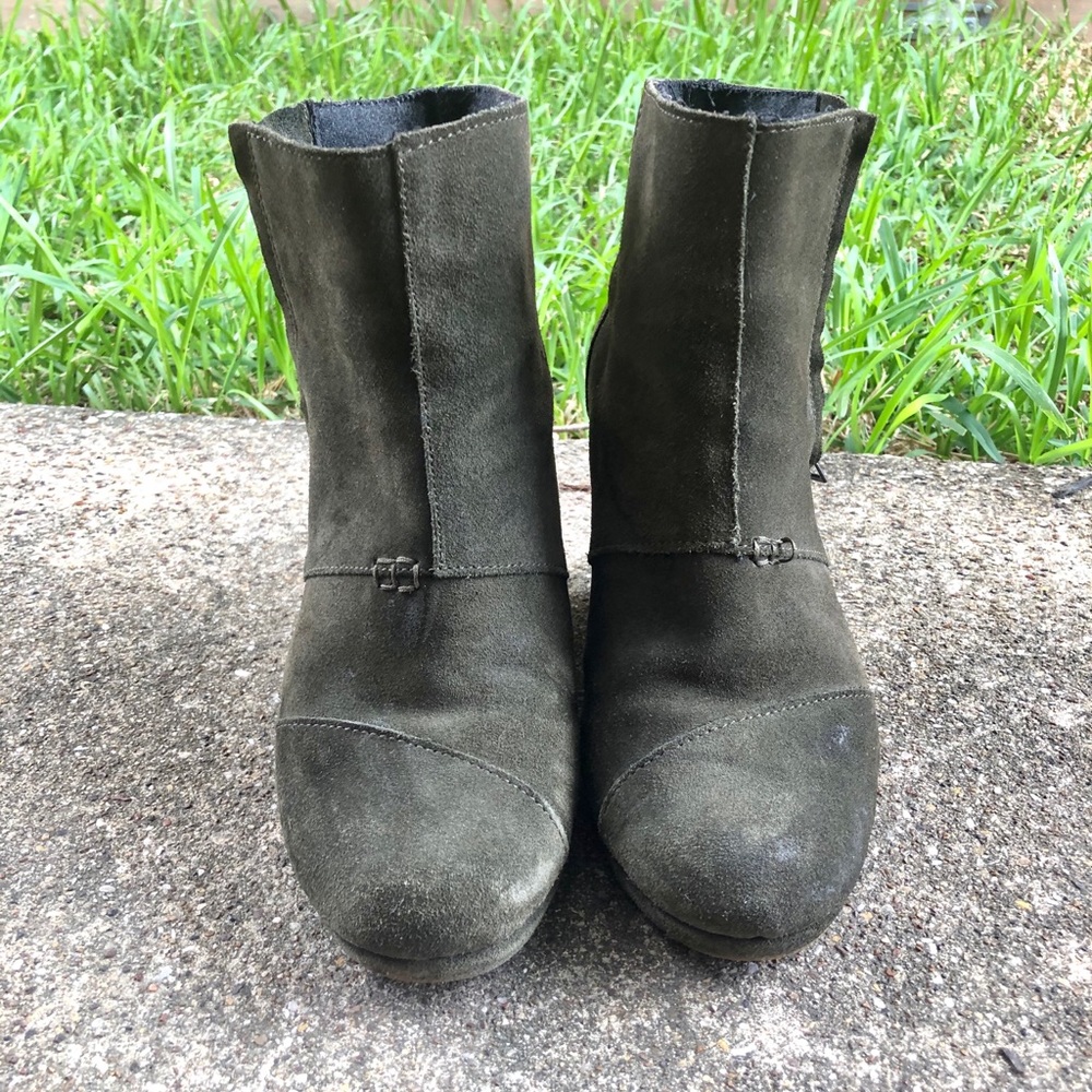 TOMS Suede Wedges Size 9W